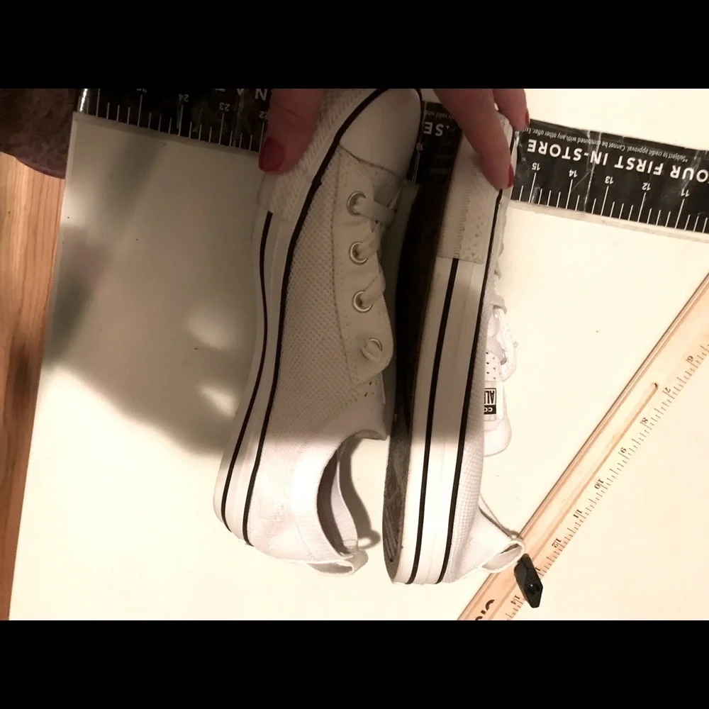 Converse size 10.5 white sneakers like new with a sock like look - Picture 6 of 11
